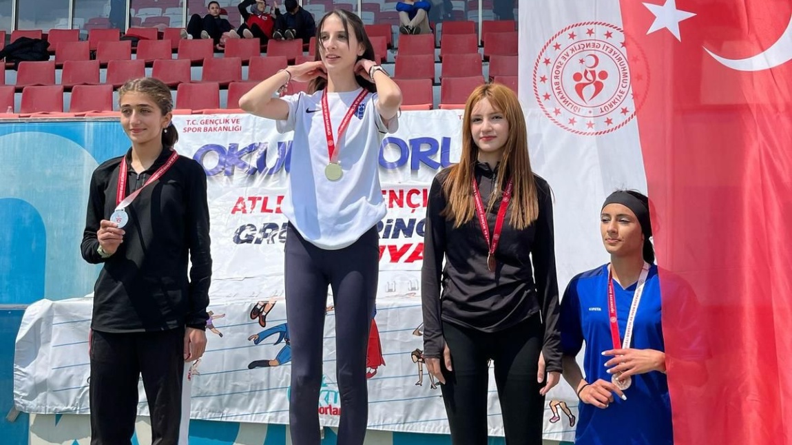 Öğrencimiz Sueda Güzel 800 metrede Türkiye 3.sü